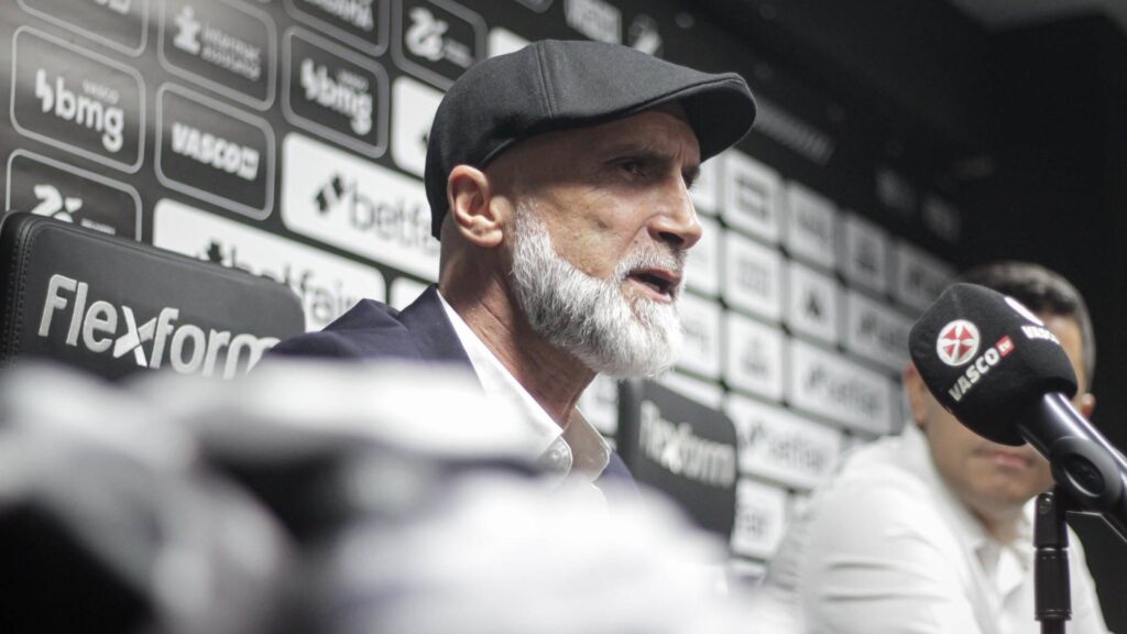 Álvaro Pacheco foi demitido do Vasco no meio da temporada passada. Foto: Matheus Lima/Vasco