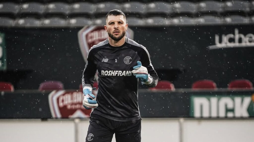 Tiago Volpi, goleiro que está próximo do Grêmio