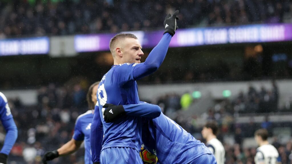 Vardy comemora gol contra o Tottenham
