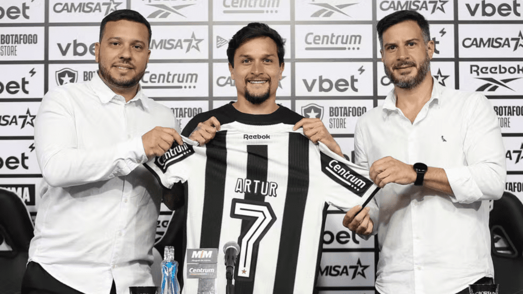 Artur é o novo camisa 7 do Botafogo