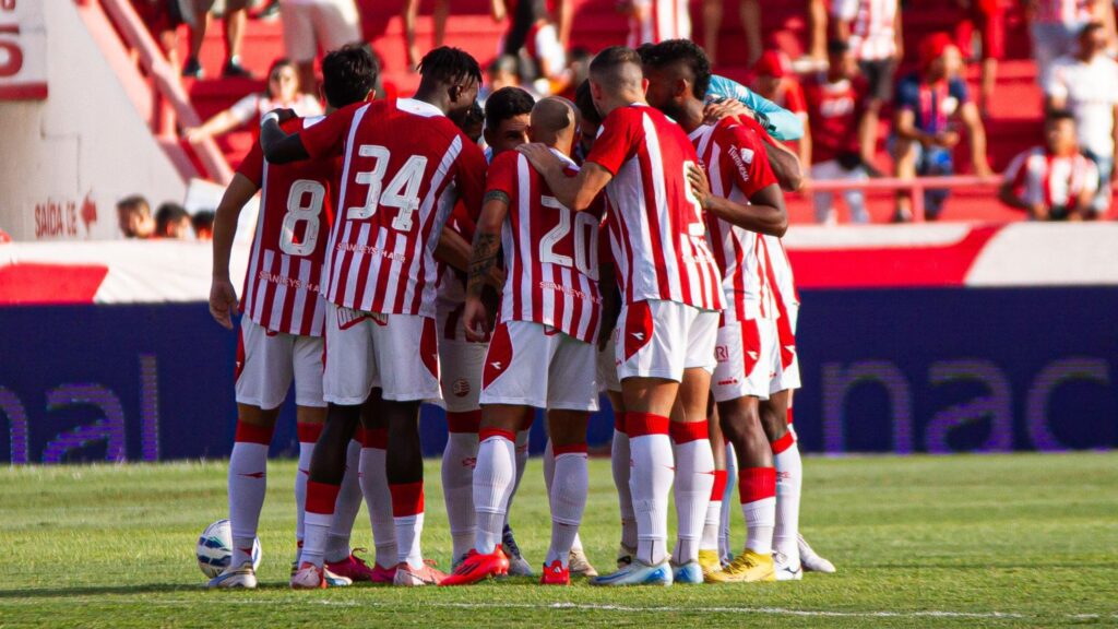 Time do Náutico reunido antes do jogo contra o Santa Cruz