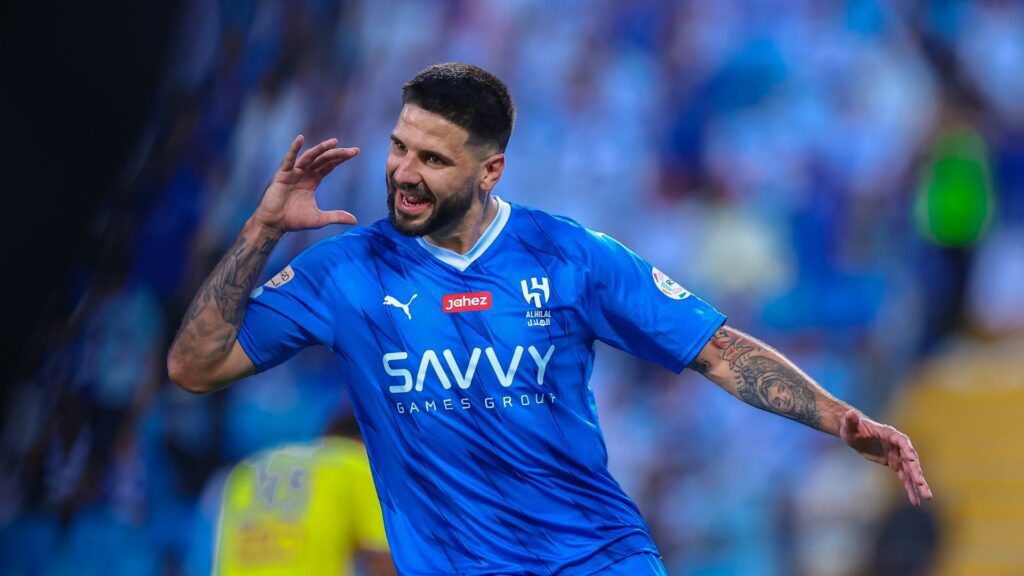 Mitrovic comemora gol