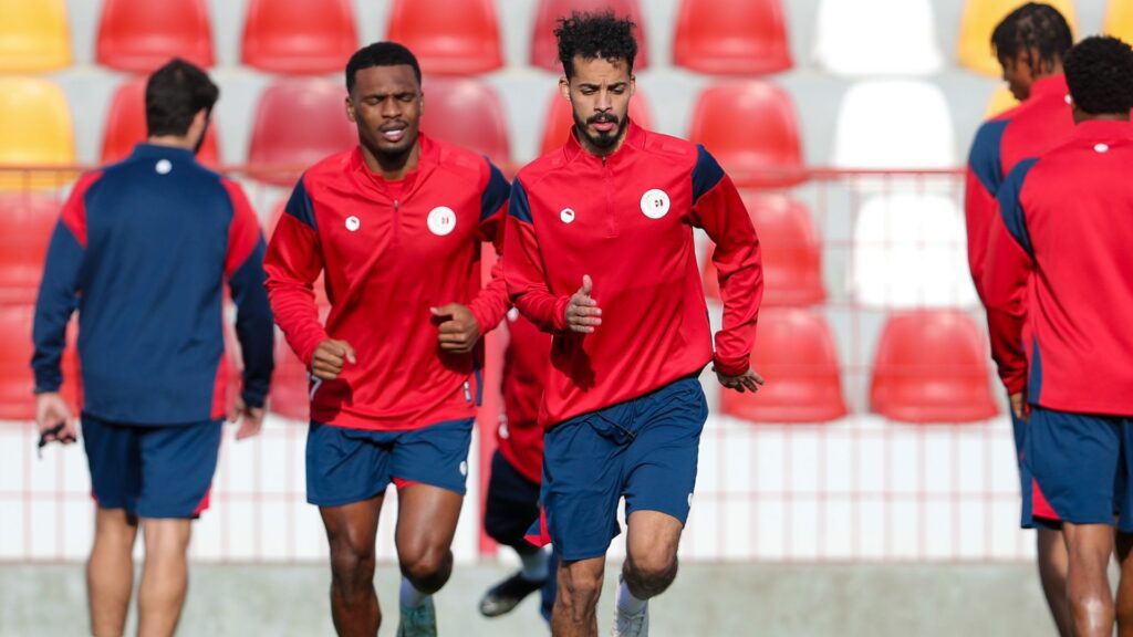 Jogadores do Damac