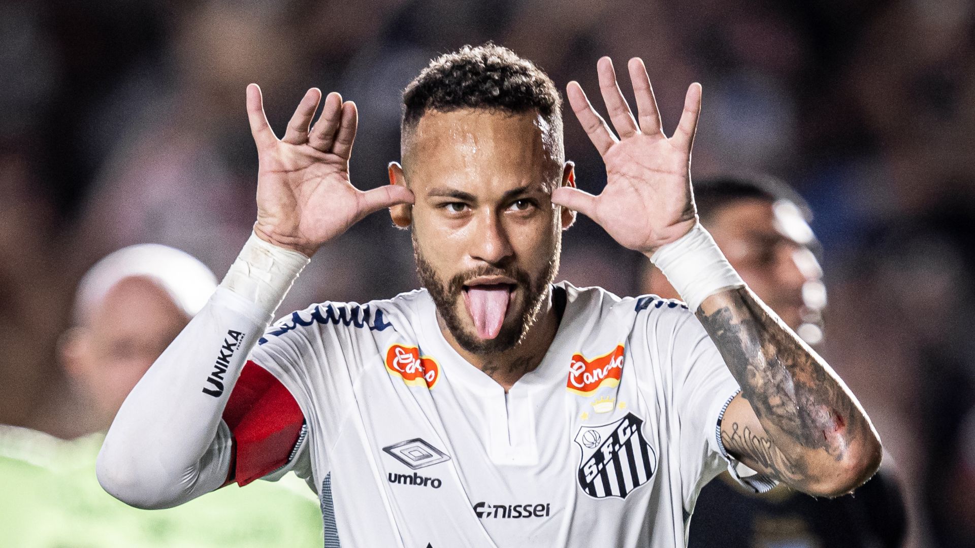 Neymar comemora gol pelo Santos