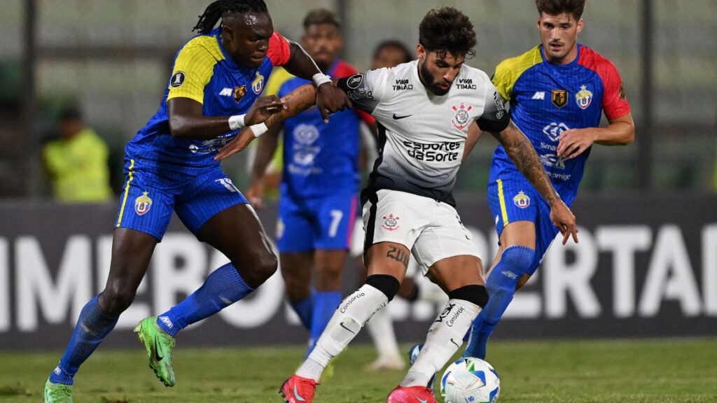 Corinthians empatou com o Universidad Central pela Pré-Libertadores (Foto: Juan Barreto/AFP)