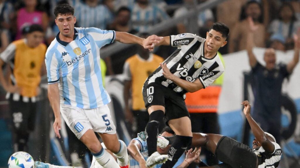 O Racing saiu vitorioso contra o Botafogo no jogo de ida na Argentina. Foto: Luis ROBAYO / AFP
