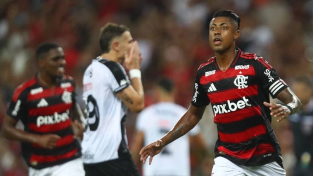 Bruno Henrique corre o risco de também perder o jogo de volta. Foto: Paula Reis/CRF