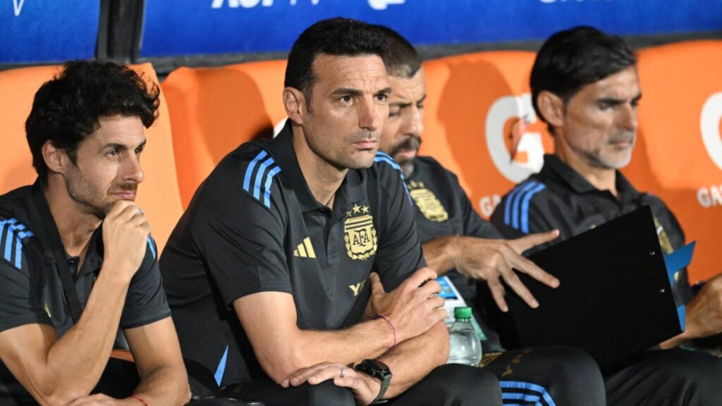 Scaloni acredita em um duelo equilibrado entre as equipes. Foto: Eitan ABRAMOVICH / AFP