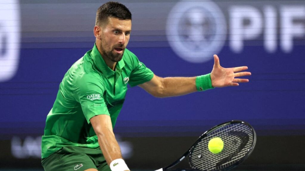 Novak Djokovic vai iniciar a sua temporada no saibro em Madrid. Foto: MATTHEW STOCKMAN / GETTY IMAGES NORTH AMERICA / Getty Images via AFP
