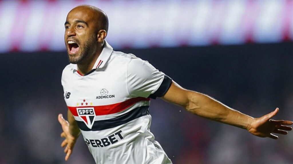 Lucas Moura comemora gol pelo São Paulo