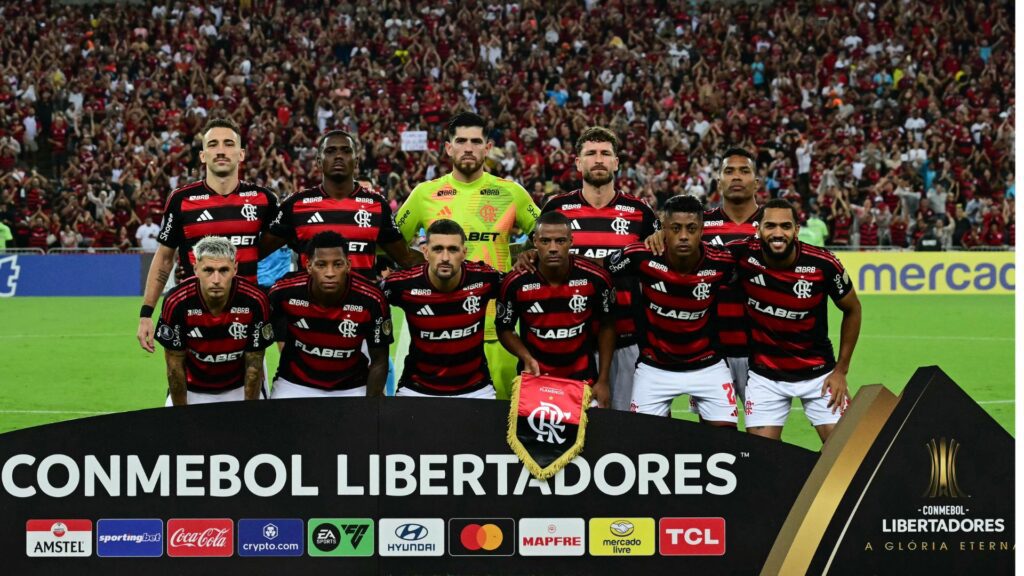 Elenco do Flamengo antes da partida. Foto: Pablo Porciuncula/AFP