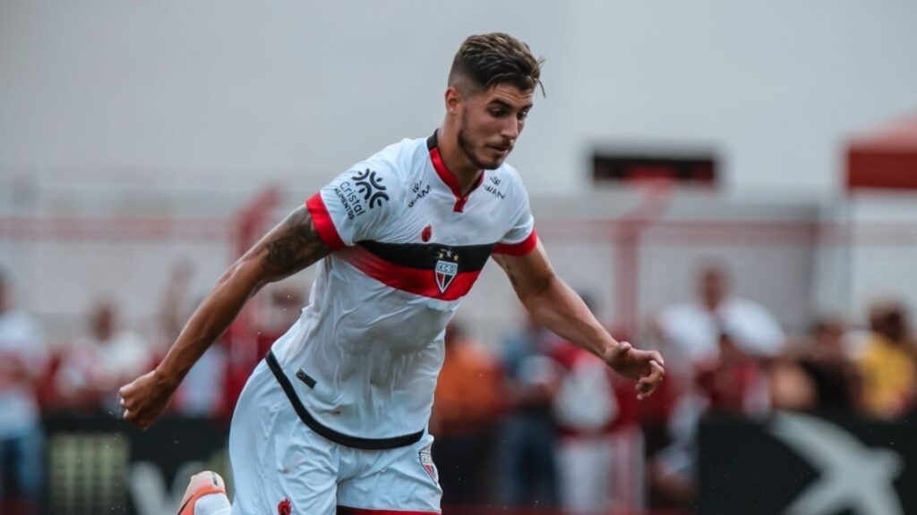 Pedro Raul durante passagem no Atlético-GO