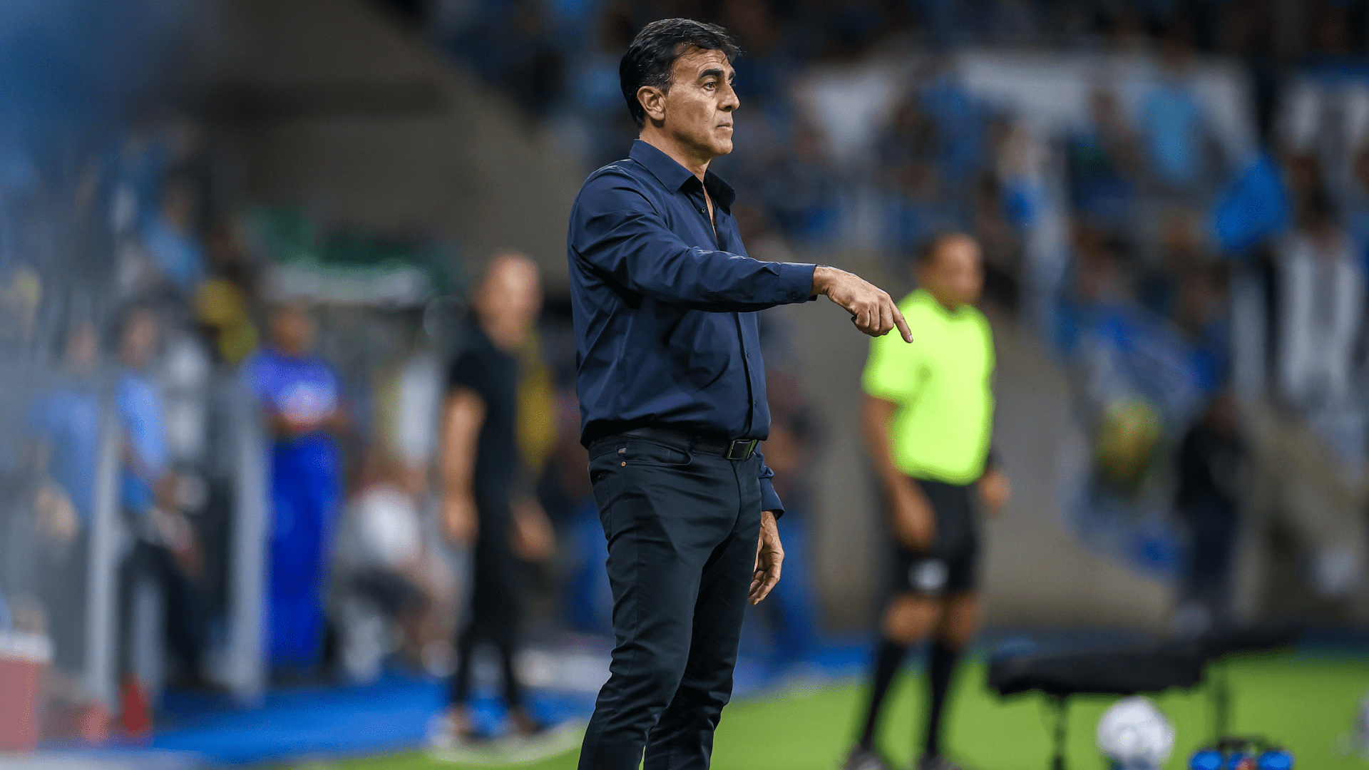 Gustavo Quinteros, ex-técnico do Grêmio, foi o terceiro demitido do Brasileirão 2025