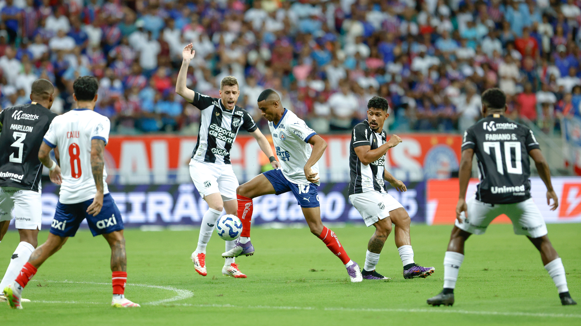 Bahia vence o Ceará no apagar das luzes