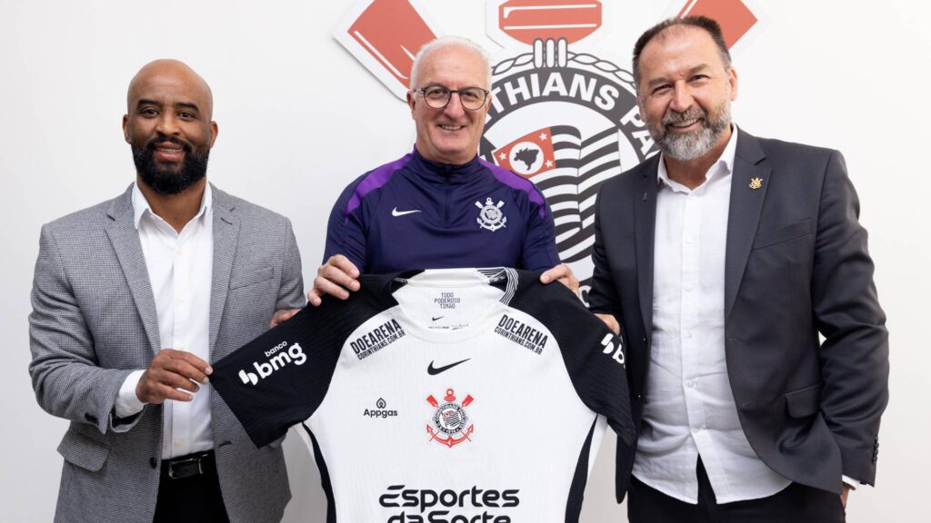 Dorival Júnior assinou contrato até 2026. Foto: Rodrigo Coca / Corinthians