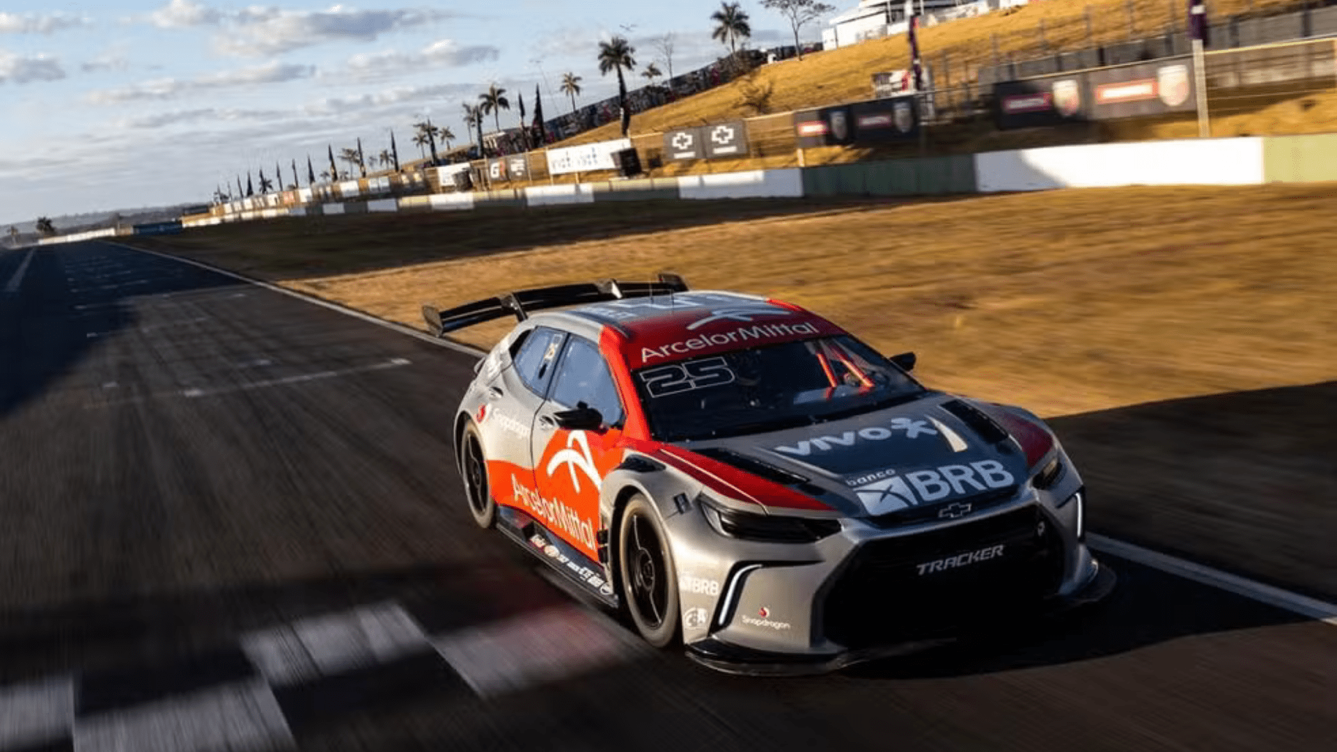Hélio Castroneves será piloto da equipe RTR Sports