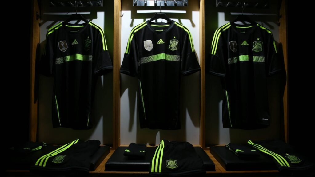 Camisa preta da Espanha em 2014