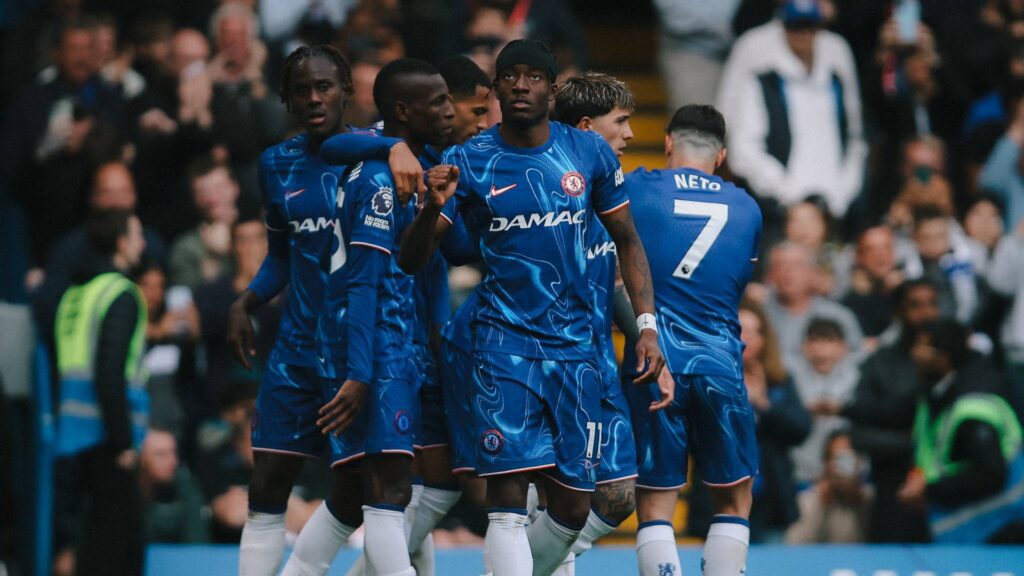 O Chelsea segue bem colocado na briga por uma vaga na Champions. Foto: Reproduçâo/X