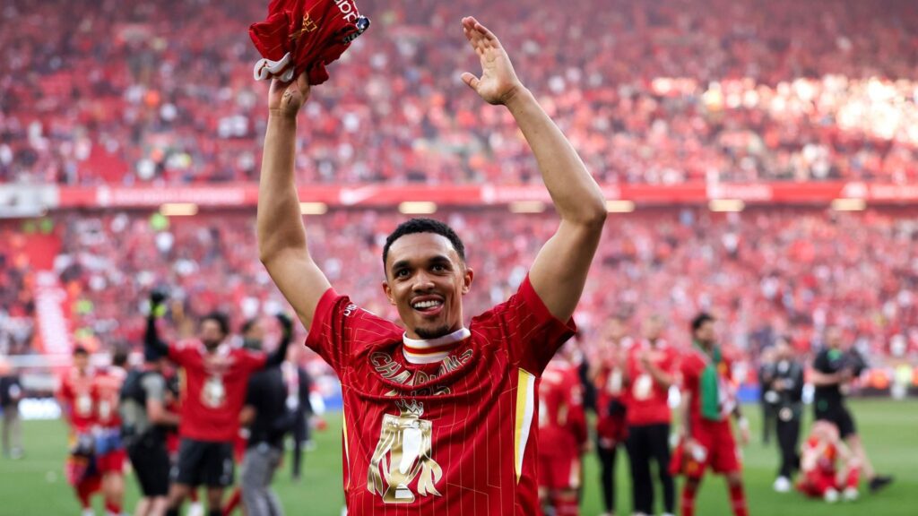 Alexander-Arnold comemora título da Premier League