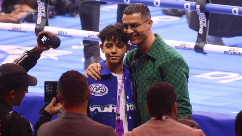 Filho de Cristiano Ronaldo atualmente joga pelo Al-Nassr, mesmo time do pai. Foto: ayez NURELDINE / AFP