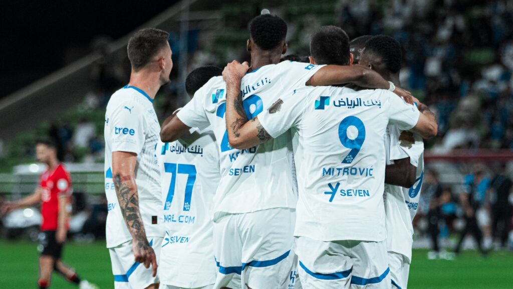 Jogadores do Al-Hilal comemoram gol
