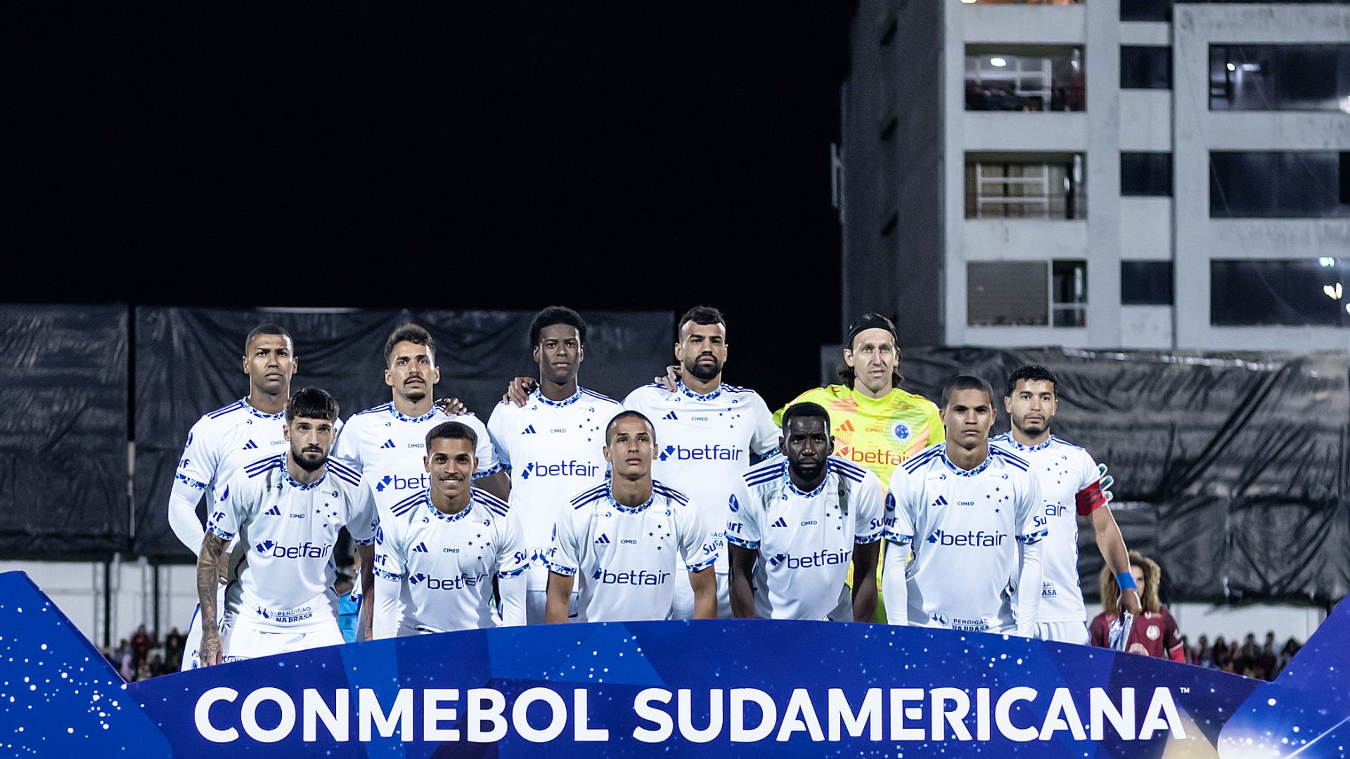 Elenco do Cruzeiro antes de empate
