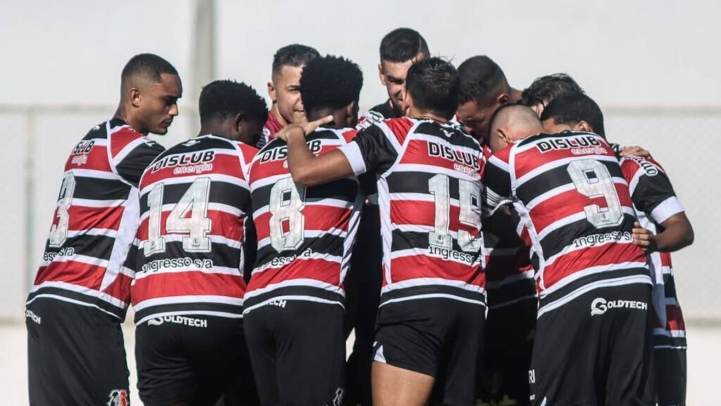 O Santa Cruz e o América-RN dividem a liderança do grupo A-3 da Série D. Foto: Evelyn/SCFC
