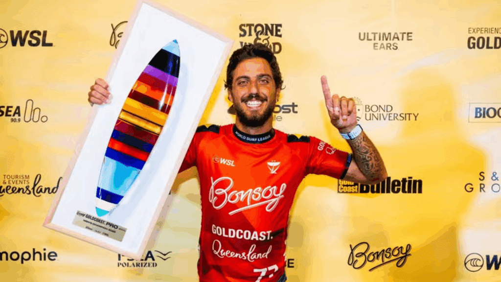 Filipe Toledo se tornou o primeiro brasileiro bicampeão da Gold Coast