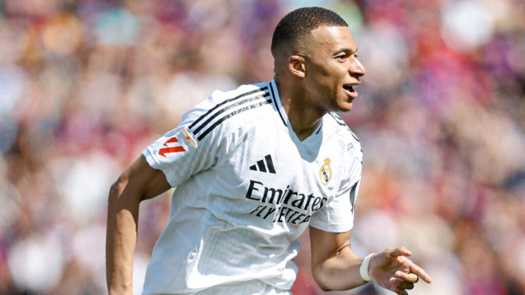 Mbappé comemora gol contra o Barcelona