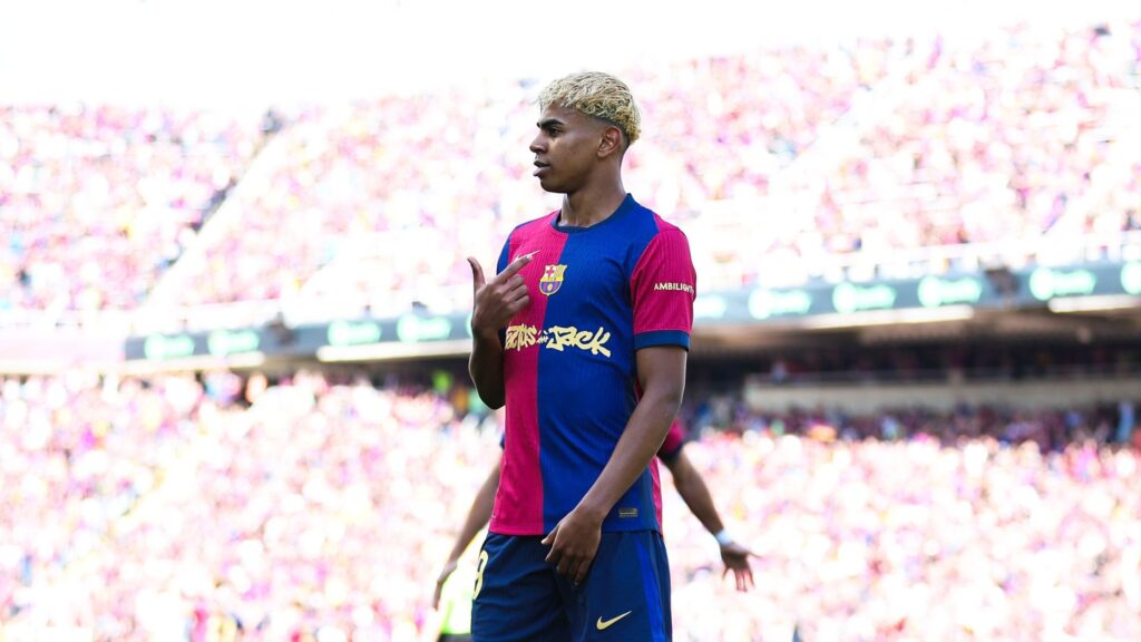 Destaque no Campeonato Espanhol, Lamine Yamal comemora gol contra o Real Madrid.