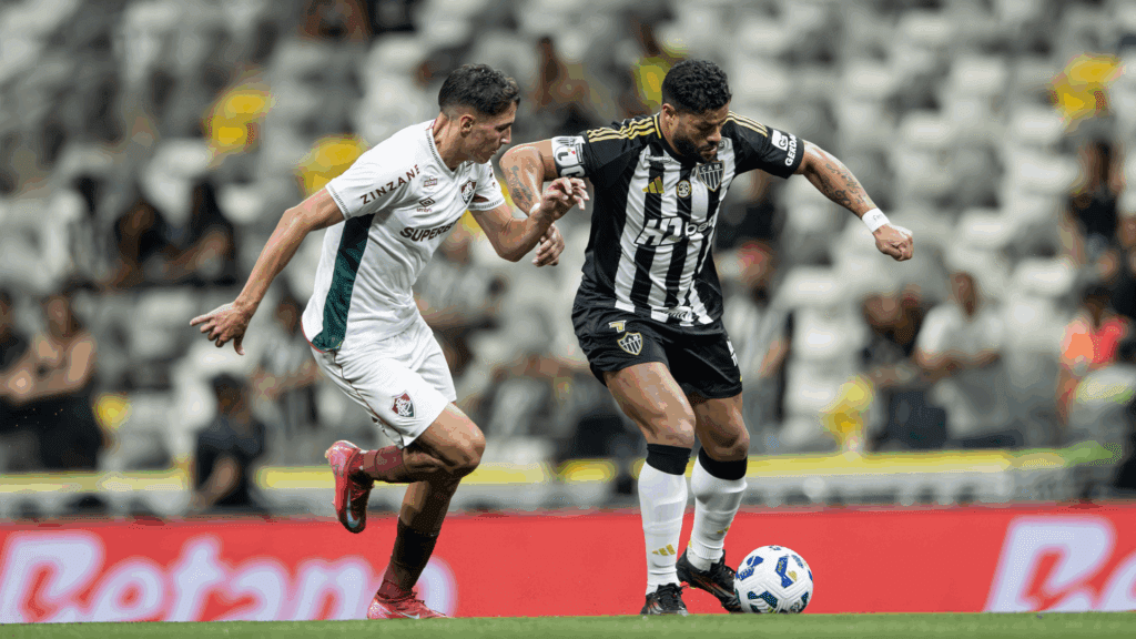 Atlético-MG vence Fluminense de virada em jogo de cinco gols