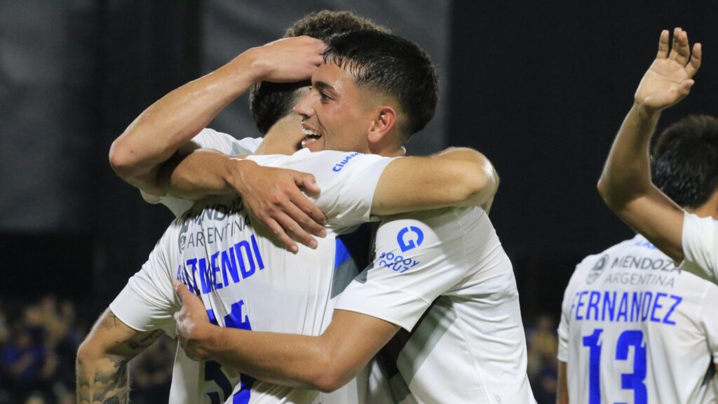 Jogadores do Godoy Cruz comemoram gol