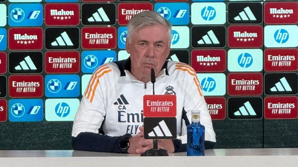 Carlo Ancelotti em coletiva após treino do Real Madrid (Foto: Reprodução)