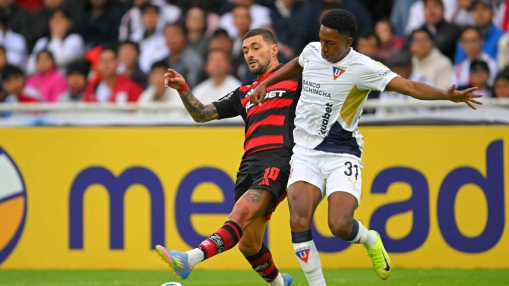 Flamengo e LDU se enfrentam nesta quinta-feira (15) no Maracanã. Foto: Rodrigo BUENDIA / AFP