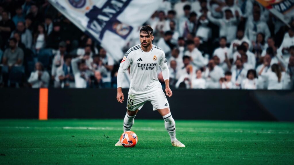 Asencio em jogo do Real Madrid.