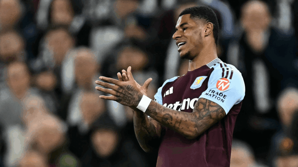Marcus Rashford sofreu lesão e não joga mais na temporada pelo Aston Villa