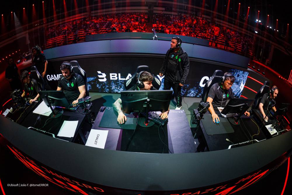 RELOAD 2025: W7M Esports vira contra Falcons e garante Brasil na final
