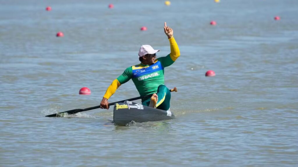 Isaquias Queiroz levou o ouro na modalidade C1 500m (Foto: Reprodução)