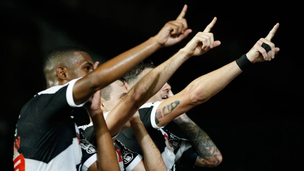 Vegetti marcou duas vezes na vitória sobre o Fortaleza. Foto: Matheus Lima/Vasco