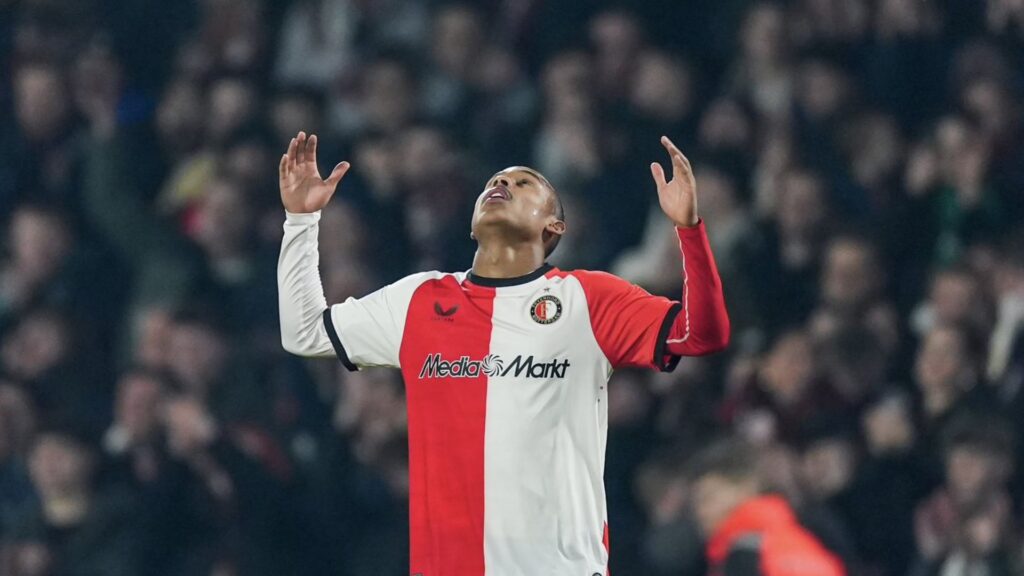 Igor Paixão comemora gol na Holanda