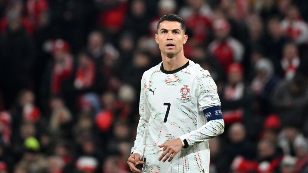 Cristiano Ronaldo em campo por Portugal