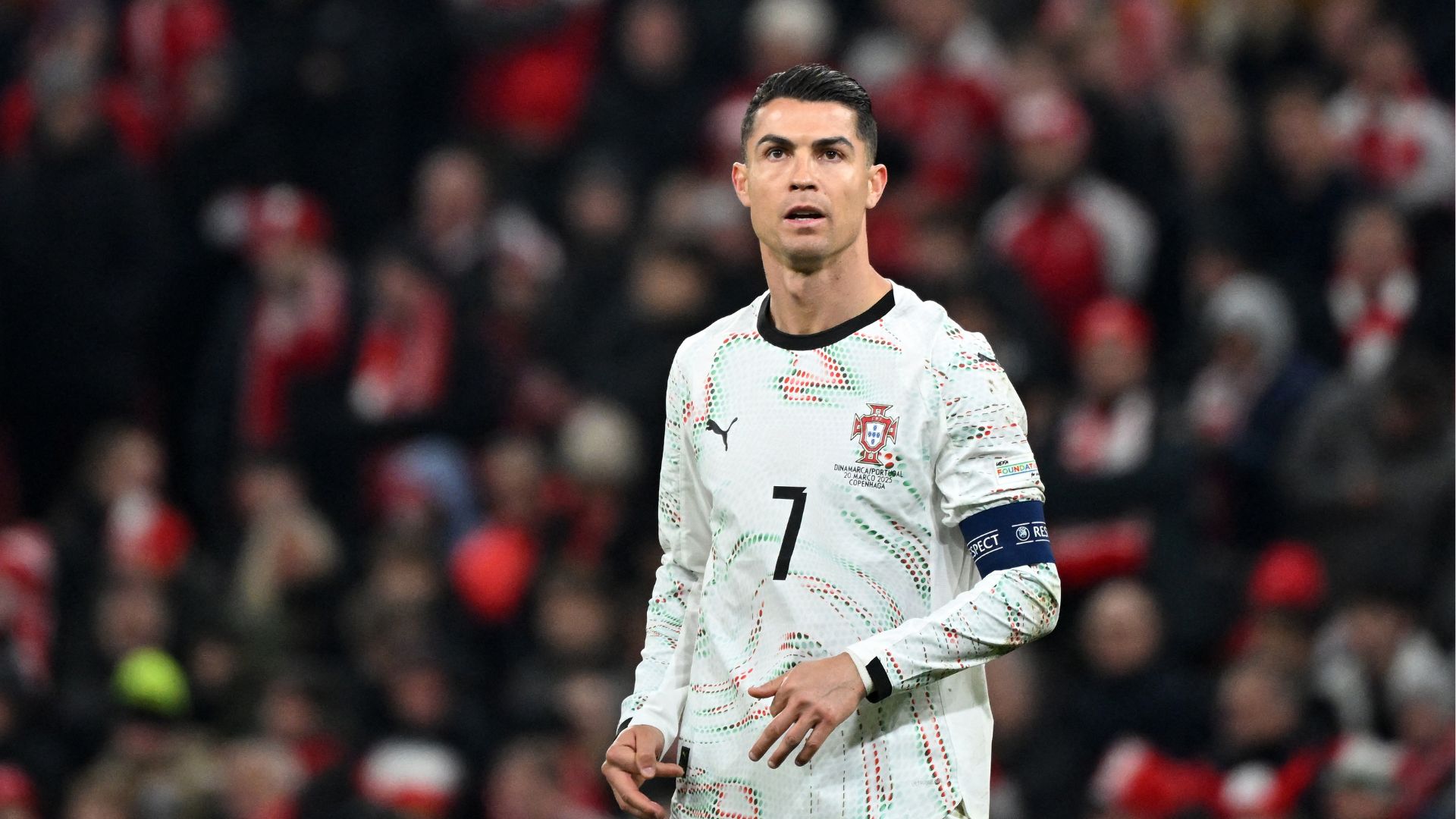 Cristiano Ronaldo em campo por Portugal