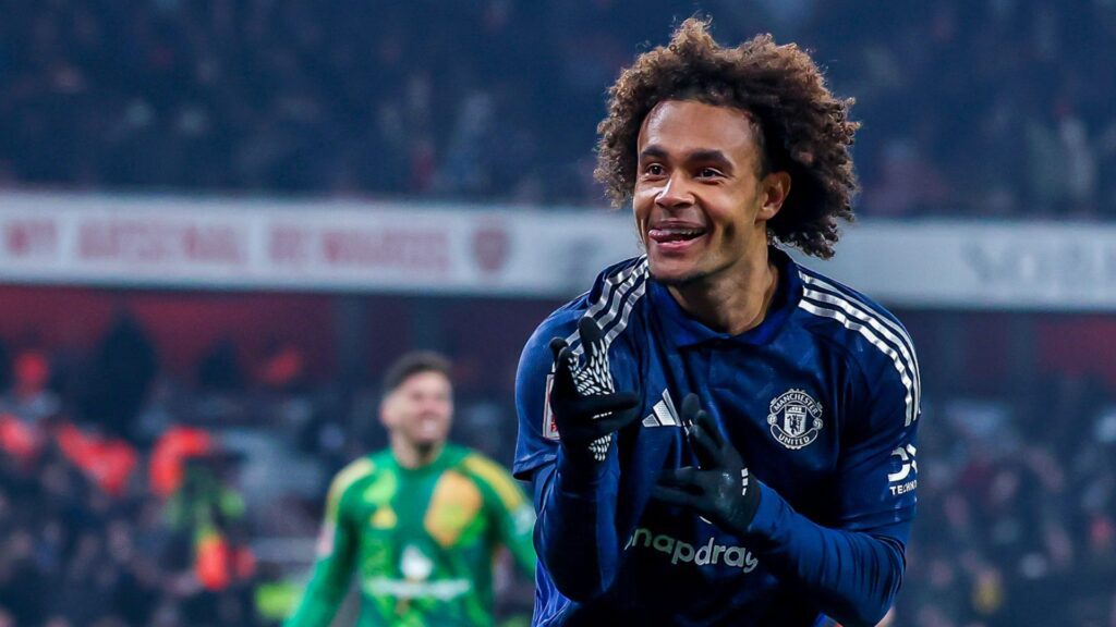 Joshua Zirkzee em campo pelo Manchester United