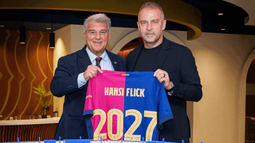 Hansi Flick renova com o Barcelona até 2027
