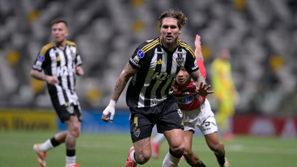 Lyanco, do Atlético-MG, lidera o ranking de roubadas de bola no Brasileirão. Foto: DOUGLAS MAGNO / AFP