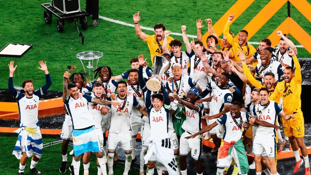 Tottenham comemora título da Liga Europa