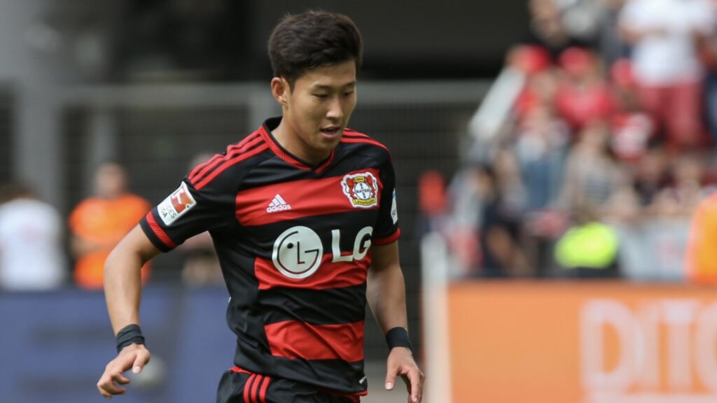 Son em campo pelo Bayer Leverkusen 