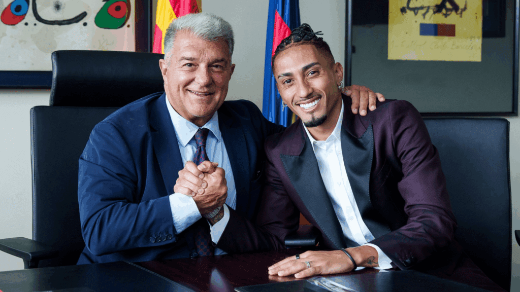 Barcelona oficializa a renovação com Raphinha