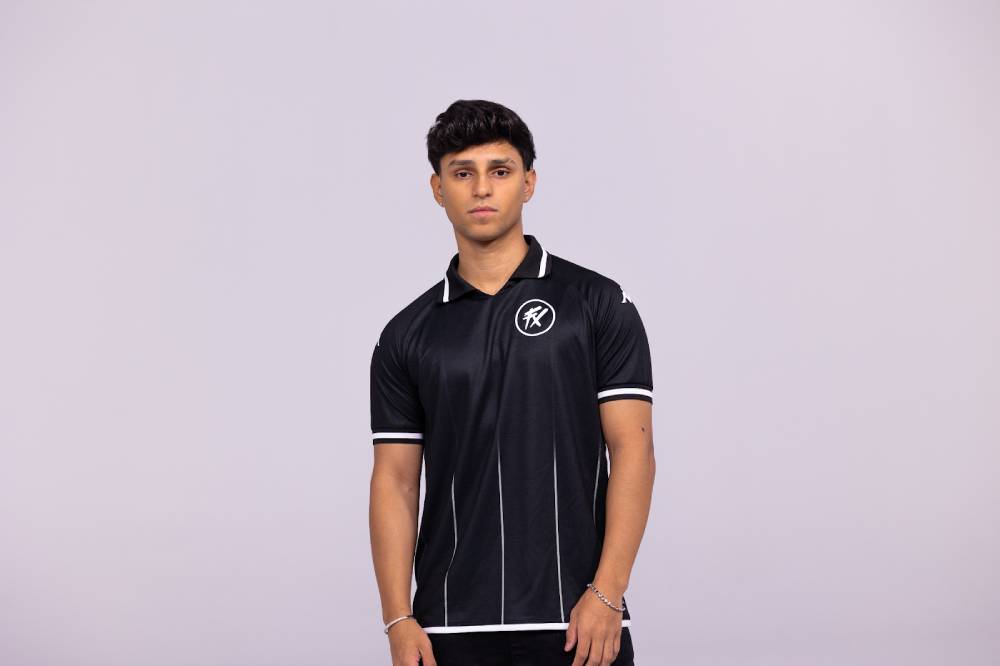 CS2: Fluxo apresenta novo uniforme com design escolhido pela torcida