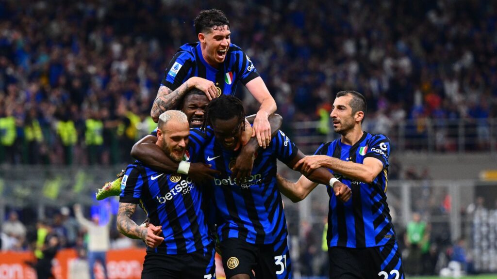 Jogadores da Inter de Milão comemoram gol